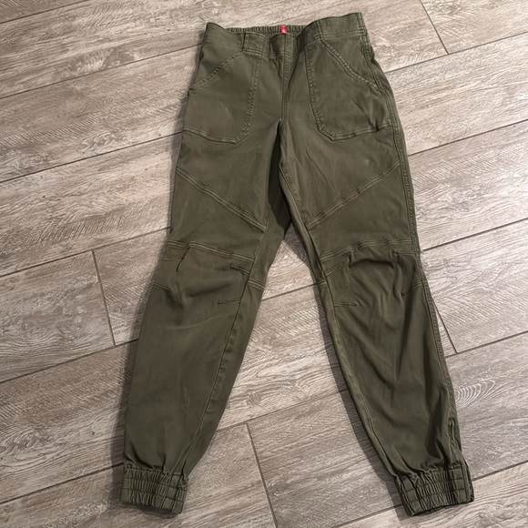 Spanx Stretch Twill Cargo Jogger Olive Green. Medium. - Picture 2 of 7